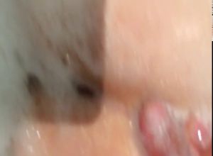 Сначала вибратор в попу жене засадил а потом свой член